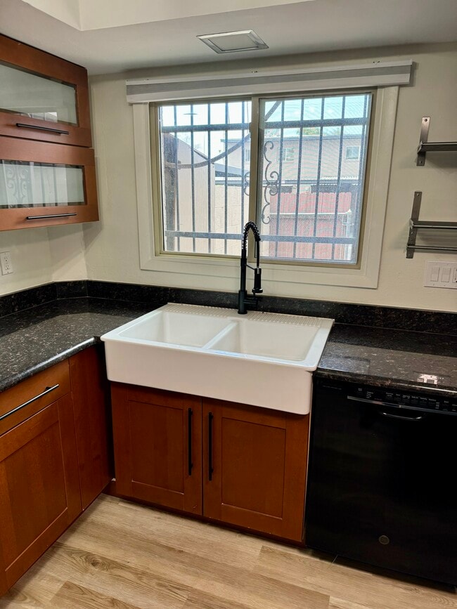 Photo - 2810 E Clarendon Ave