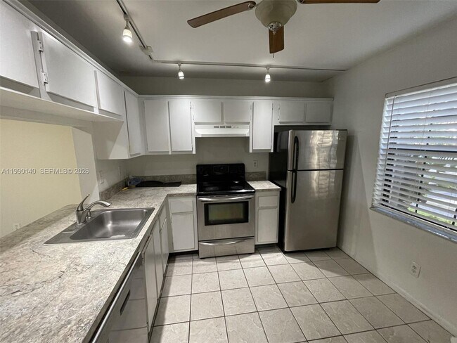 Photo - 10508 NW 6th St