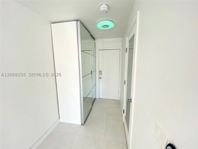6484 Indian Creek Dr Unit 205