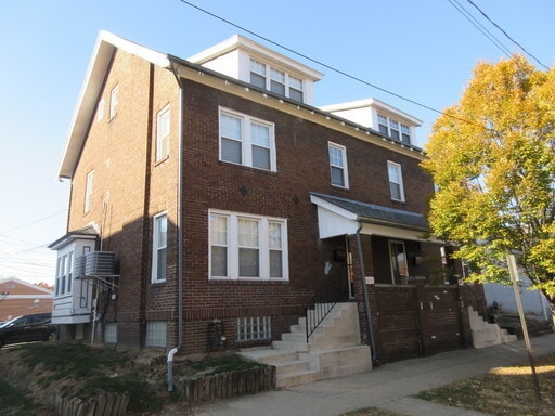 Building Photo - Worthington St 1475-1477 DFT Unit 1475 Rental