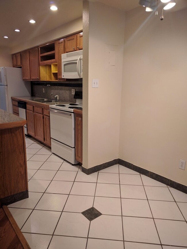 Photo - Pet-friendly, ground floor STUDIO in the h... Unit 640-103