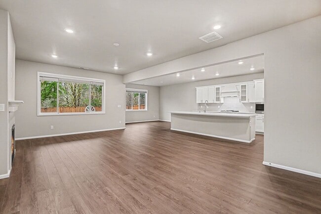 Photo - 4 bed 2.5 bath spacious home available for move in NOW