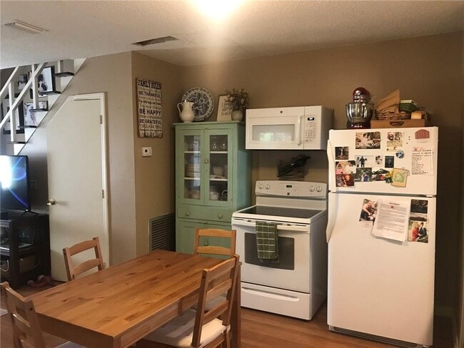 Photo - 1904 Holly Ave