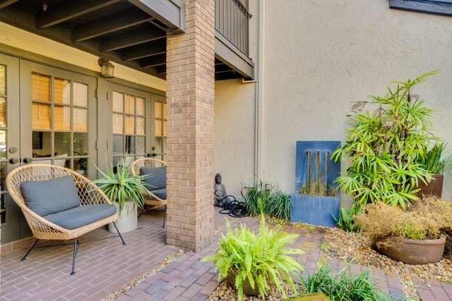 Photo - Exquisite 3 bedroom 2.5 bath two-story Executive Condo in Winter Park with 2-Car Garage