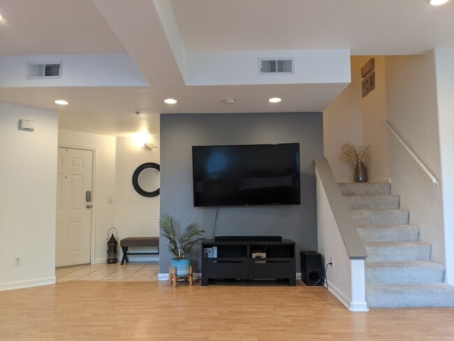 Photo - 464 Tower Hill Ave