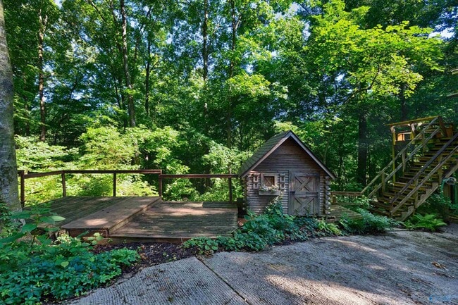 Photo - 286 Springhill Rd NW