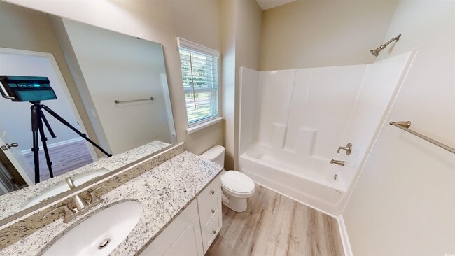 Photo - 84 Racquet Club Dr