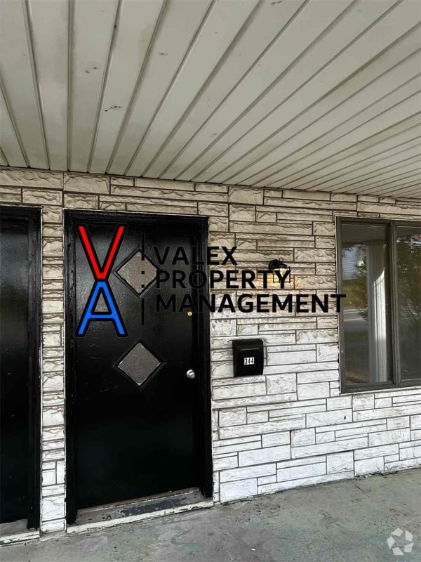 Building Photo - 344 Main St Rental