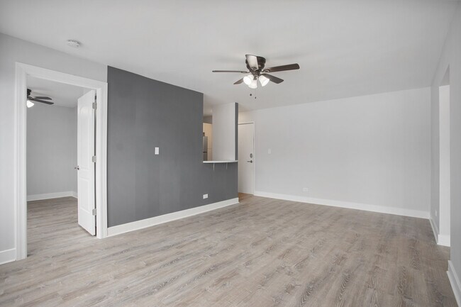 Photo - 6826 N Ridge Blvd Unit 406