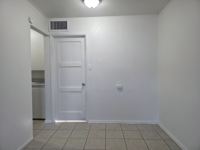 Photo - Cozy 1 Bedroom / 1 Bathroom Apartment Available for Lease in Yuma, AZ! Unit 575 W 3rd St