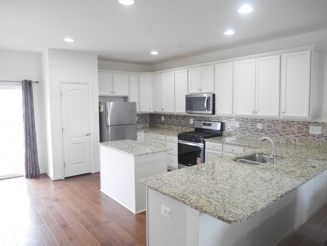 Photo - Beautiful 4-Bedroom Townhouse with Garage, Deck & Community Amenities