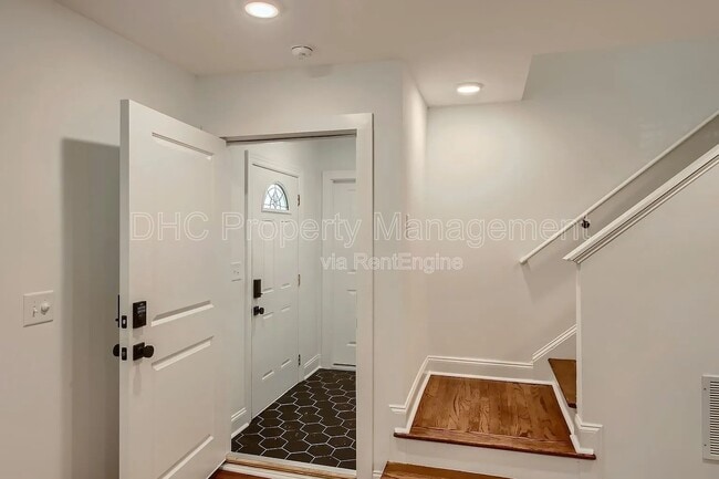 Photo - 406 S Columbia Dr