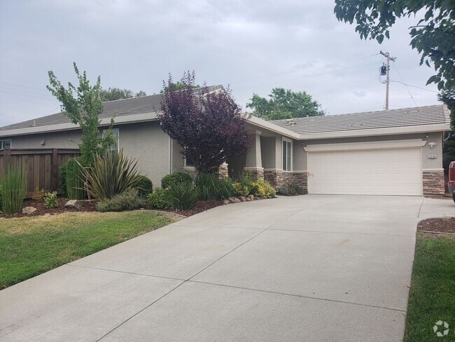 Building Photo - Single Level Beauty Rental