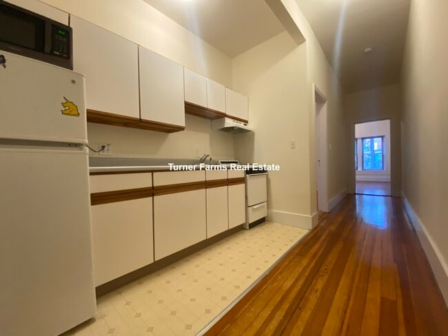 Building Photo - 1382A Beacon St Rental