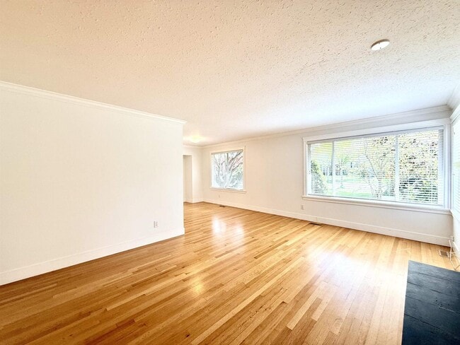 Photo - 15457 Poplar Dr