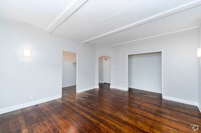 Studio, 1BA - 450SF