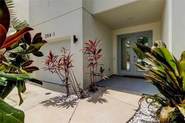 Photo - 204 N Manhattan Ave