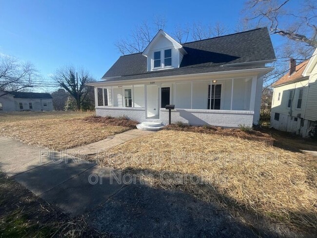 Photo - 608 S Yadkin Ave