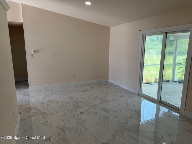 Photo - 1125 Albion St NW