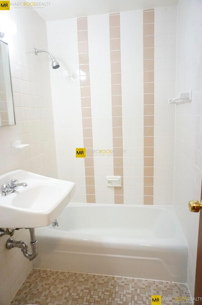 Photo - 180 North Beacon St Unidad 12