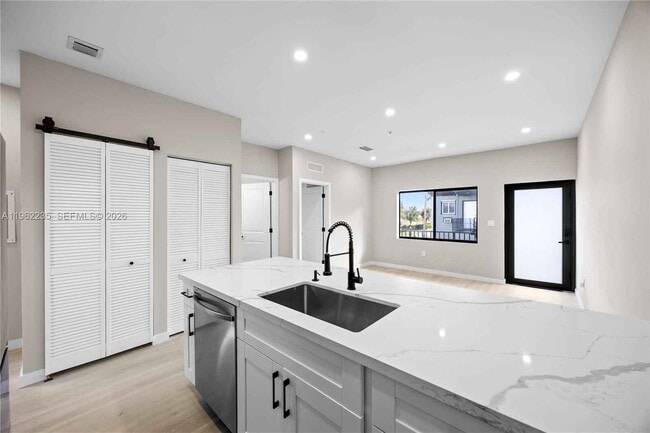 Photo - 630 NE 166th St Unit 3