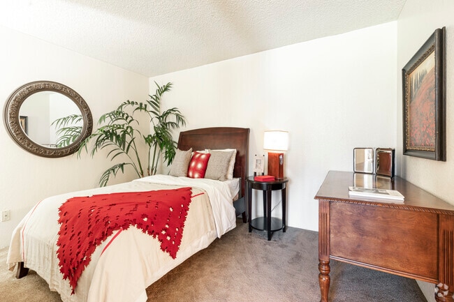 Studio, 1BA - 420 SF
