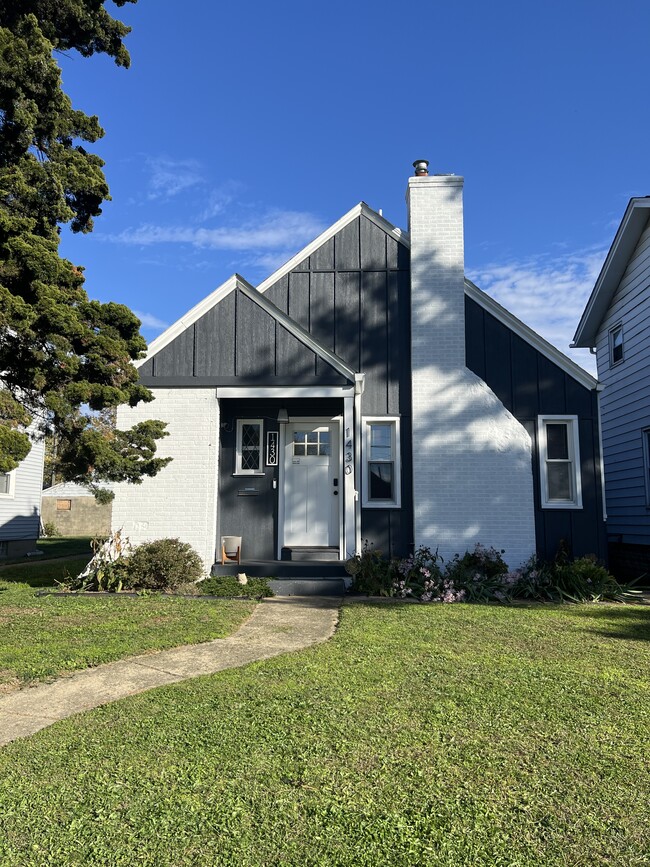 Building Photo - 1430 S Champion Ave