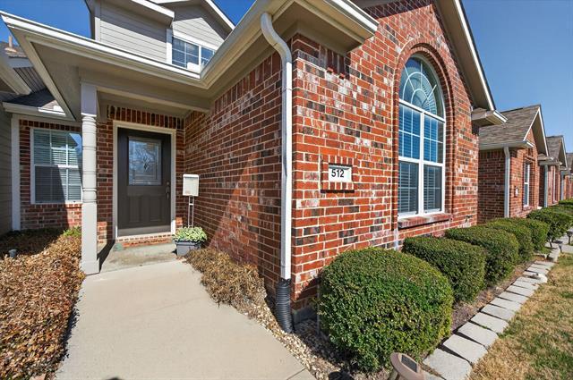 Photo - 512 Oakridge Dr