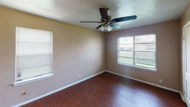 Photo - 3 Bedroom/1 Bath - Home Walking Distance to UNT Campus
