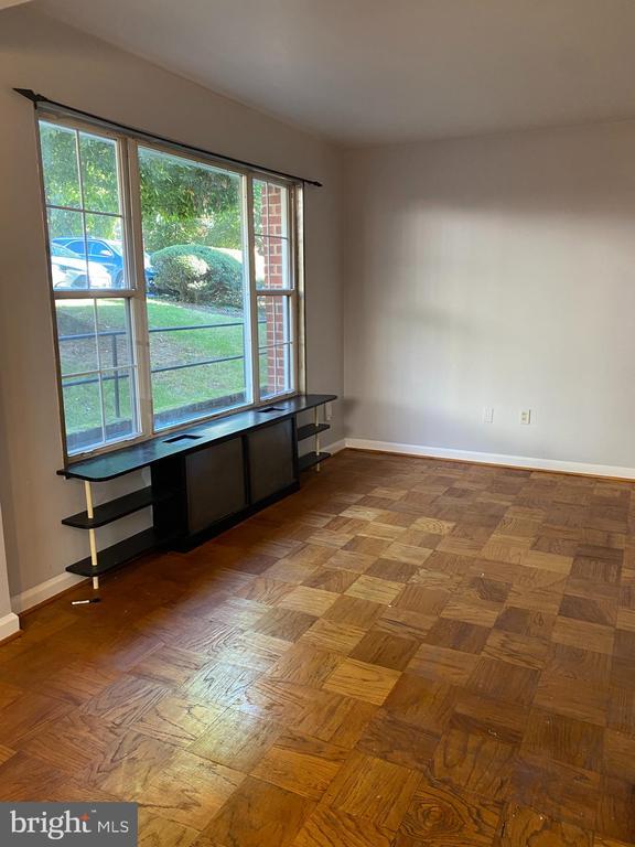 Building Photo - 1300 N Meade St Unit 22