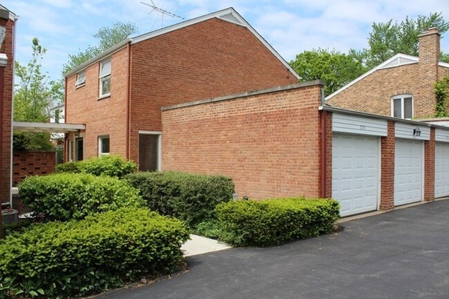 Photo - 774 Green Bay Rd