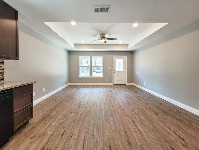 Photo - 3210 Bourland St