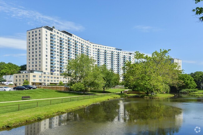 Building Photo - 10401 Grosvenor Pl Unit Grosvenor Park III Rental