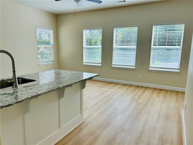 Photo - 706 E Johnson Ave