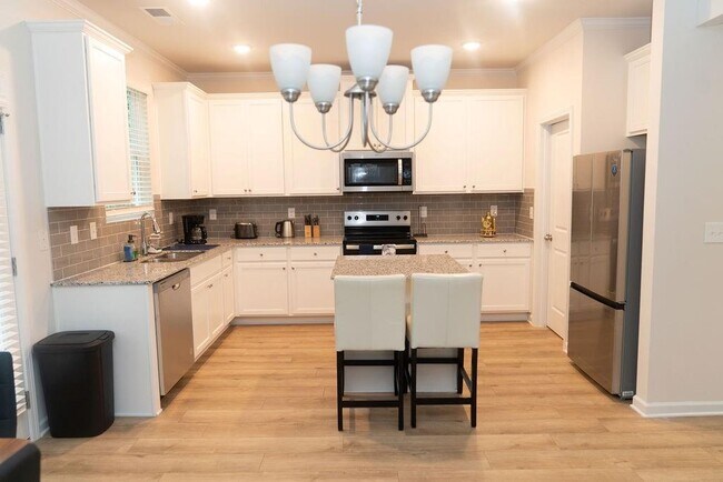 Photo - 585 River Gdns Dr