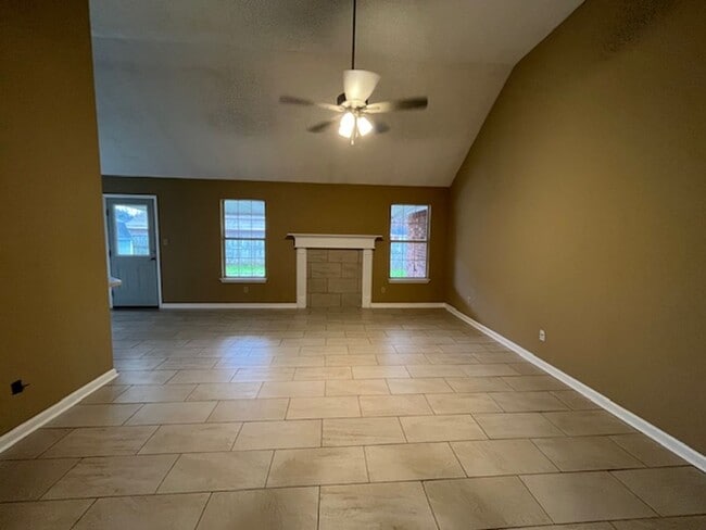 Photo - Renovated 3 Bedroom 2 Bath Home with 2 Car Garage for Rent!!