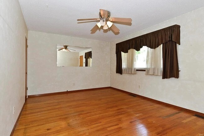 Photo - 980 Manresa Ln