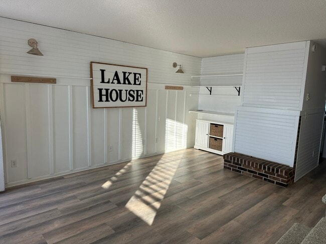 Photo - 308 W Lake Dr