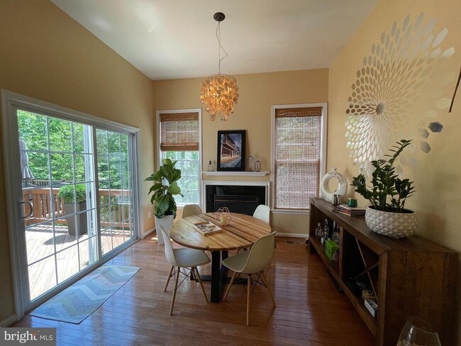 Photo - 22098 Avonworth Square