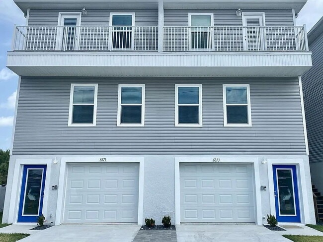 Waterfront 3 bedroom townhome with dock! - Waterfront 3 bedroom townhome with dock!