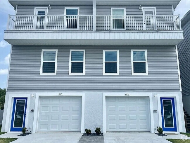 Building Photo - Waterfront 3 bedroom townhome with dock!