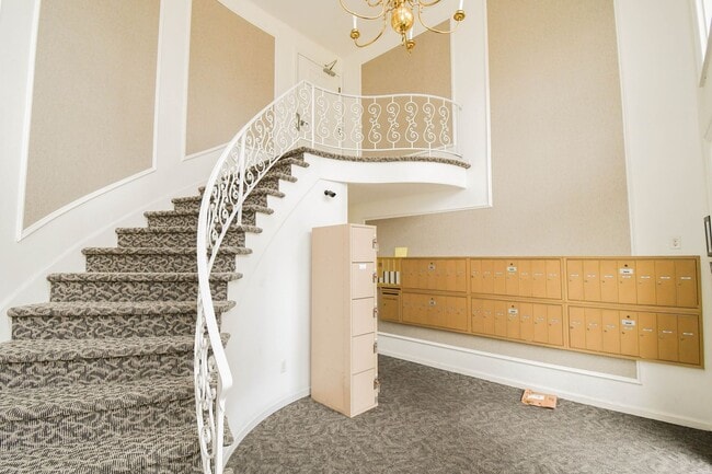 Photo - Spacious Country Club Estates Condo with P...