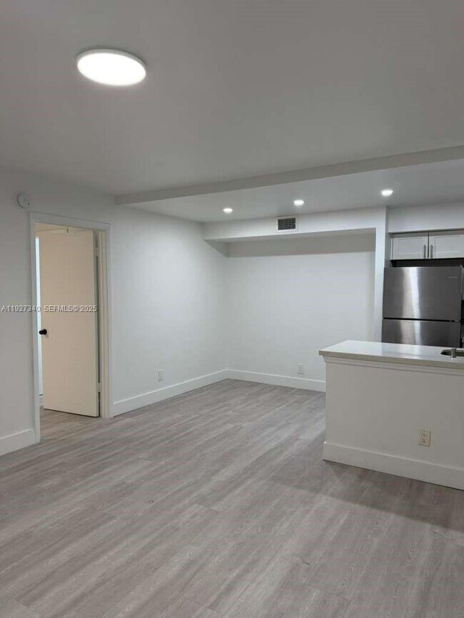 Photo - 10020 Winding Lake Rd Unidad 104