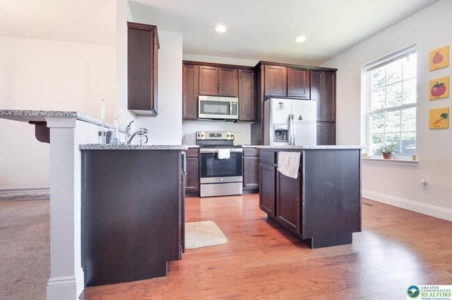 Photo - 304 Stonewood Ln