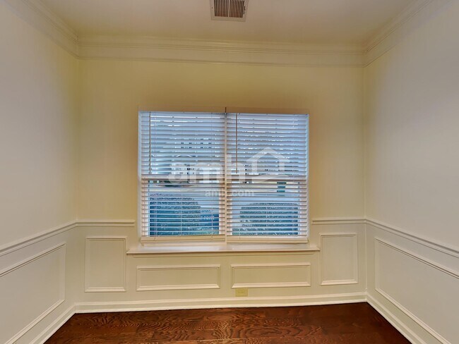 Photo - 105 Hickory Village Cir