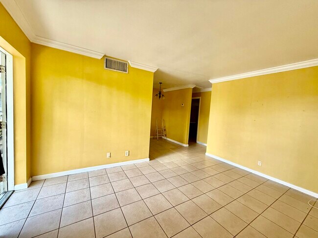 Photo - 1607 Holly St Unit 6