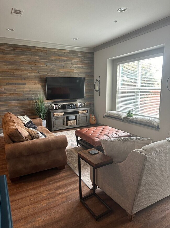 Photo - 1325 Summerset Ln