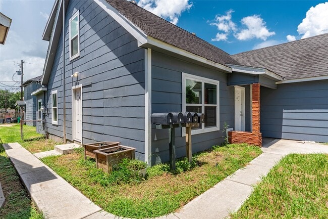 Photo - 2801 Virginia St