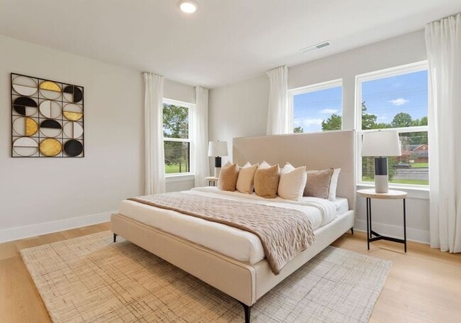 FREE RENT! Stunning 4 Bed | 3.5 Bath Luxury Townhome at The Towns at Rocky River