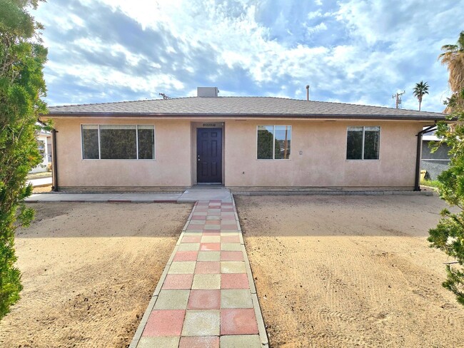 Building Photo - **MOVE-IN Special ** Beautiful 3 Bedroom/ 2 Bathroom Home In Downtown 29 Palms